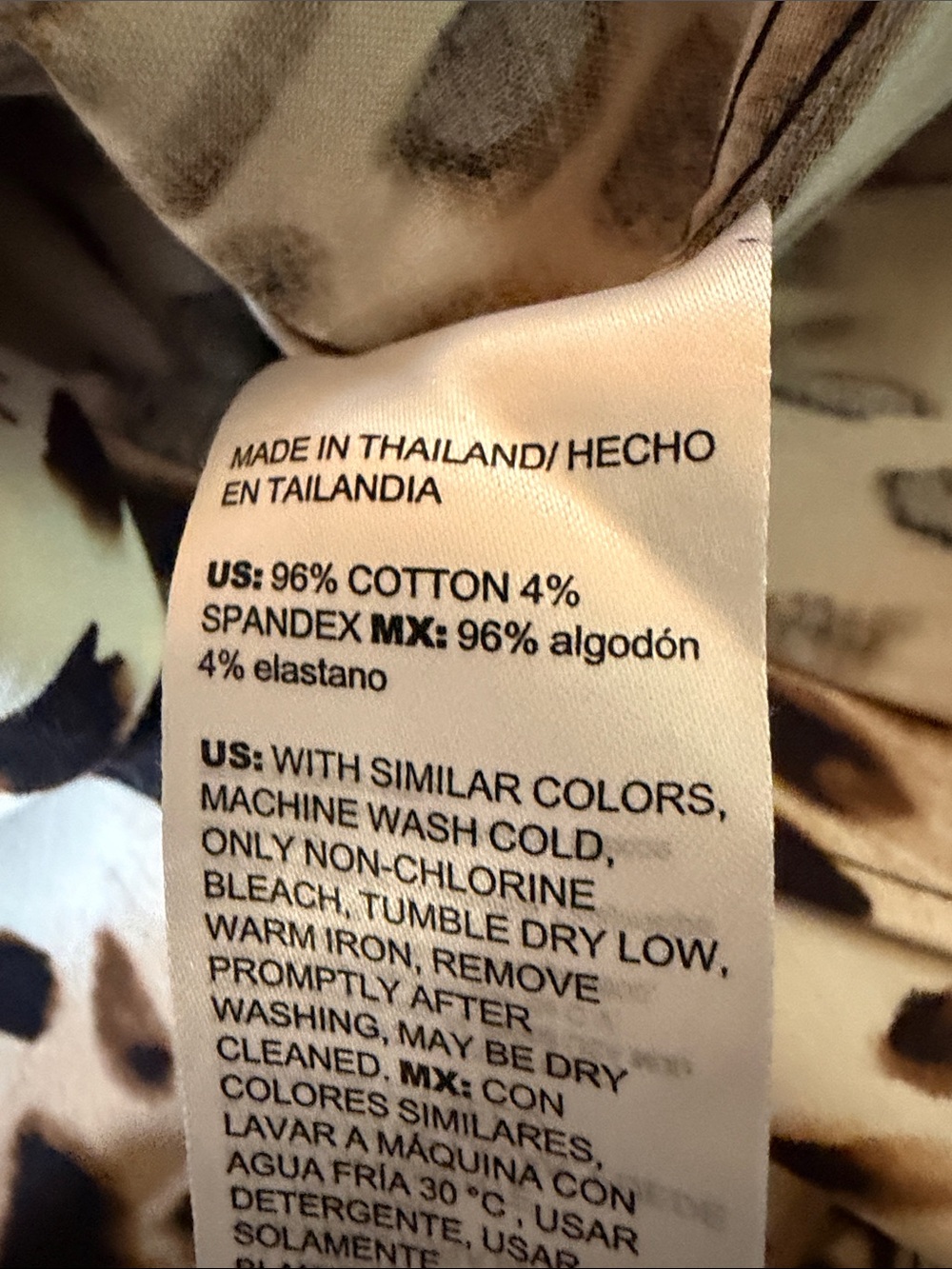 Chico's Wild Cheetah Print Button Down Shirt in No Iron Stretch. SZ 3.5. NWT - Picture 6 of 6